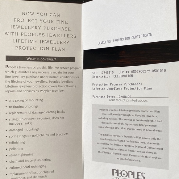 Elegant White Gold Diamond Ring - Picture 10 of 10